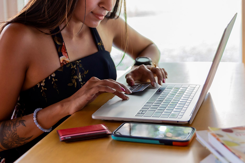 A woman is using her laptop on the table